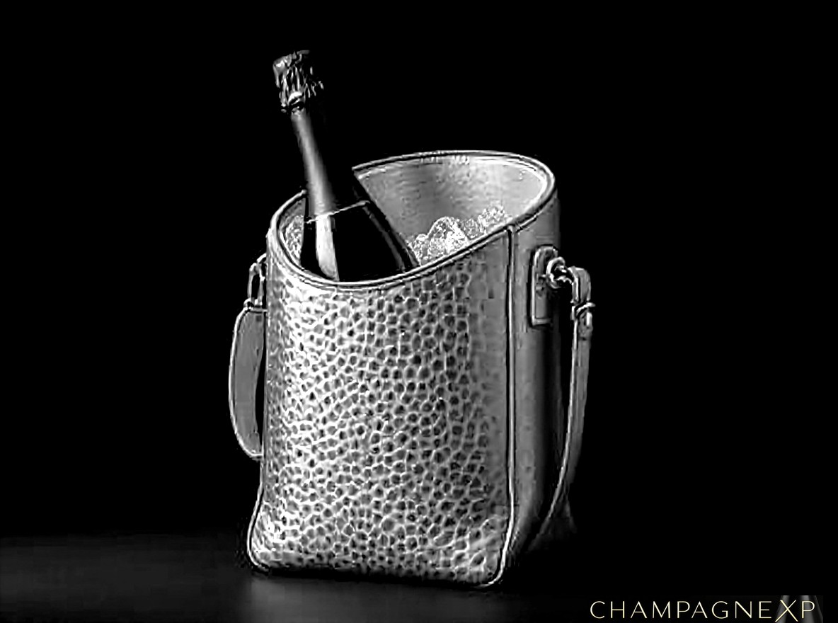 Seau à champagne en métal martelé, finition artisanale